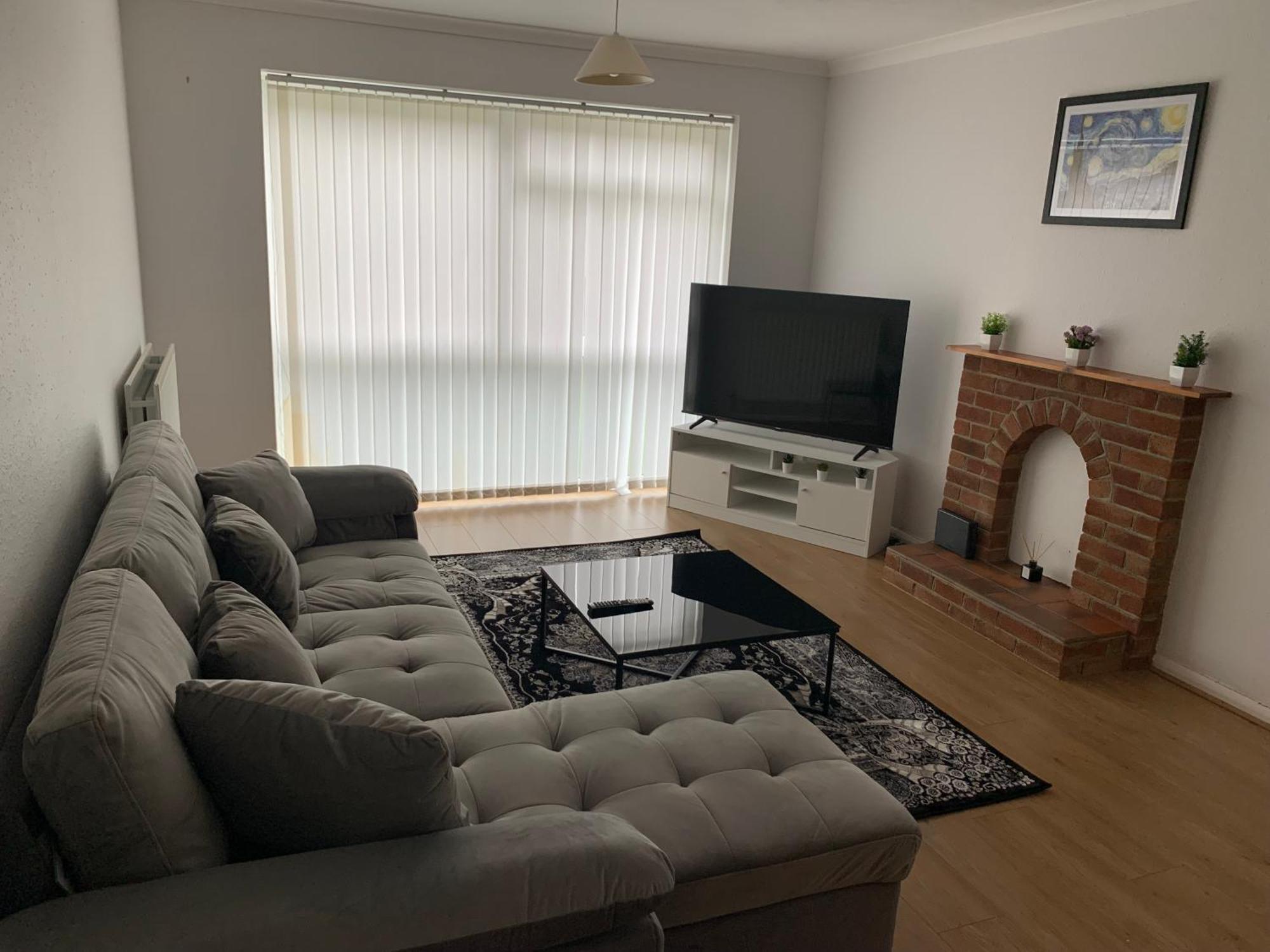 1 Bedroom Flat With Free Parking