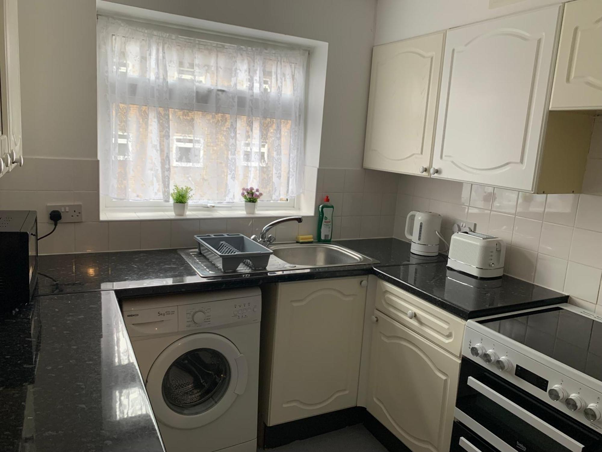1 Bedroom Flat With Free Parking * Bromley