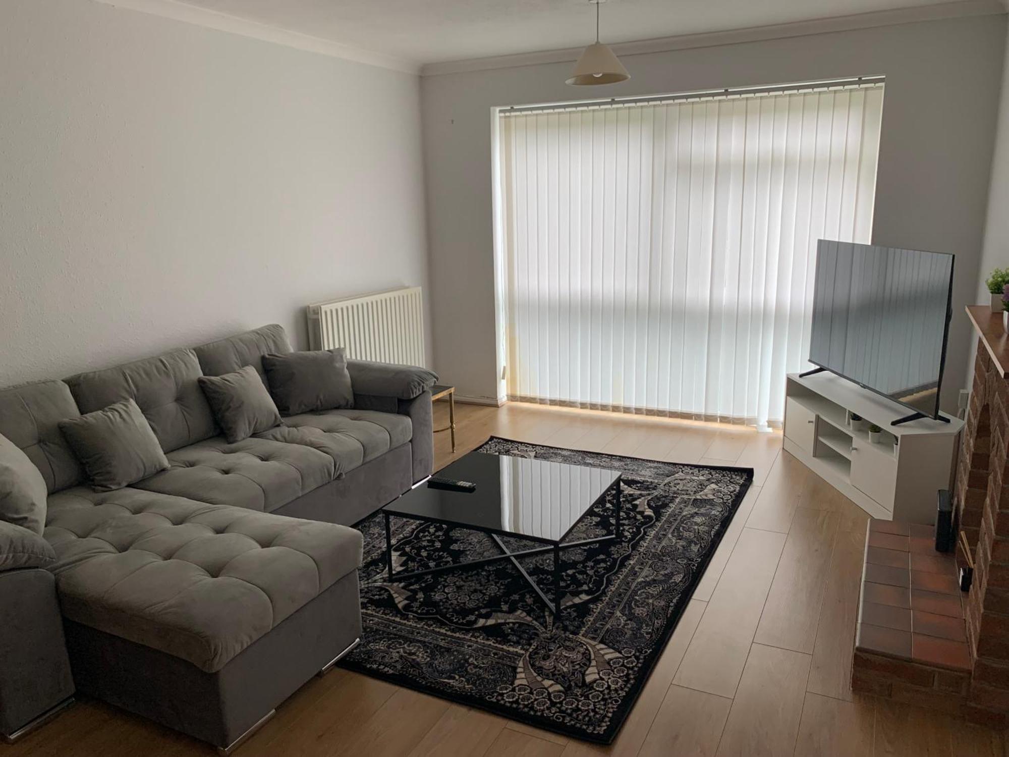 Apartment 1 Bedroom Flat With Free Parking *