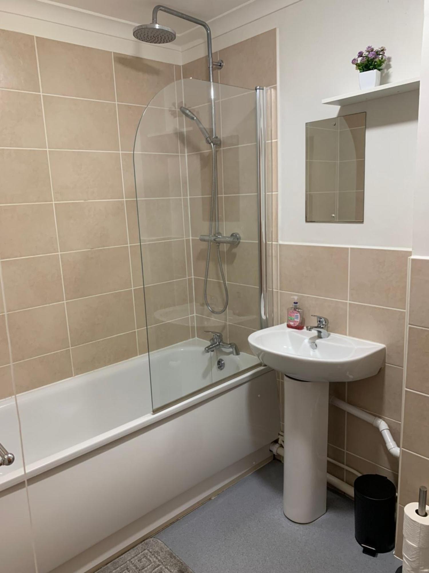 1 Bedroom Flat With Free Parking