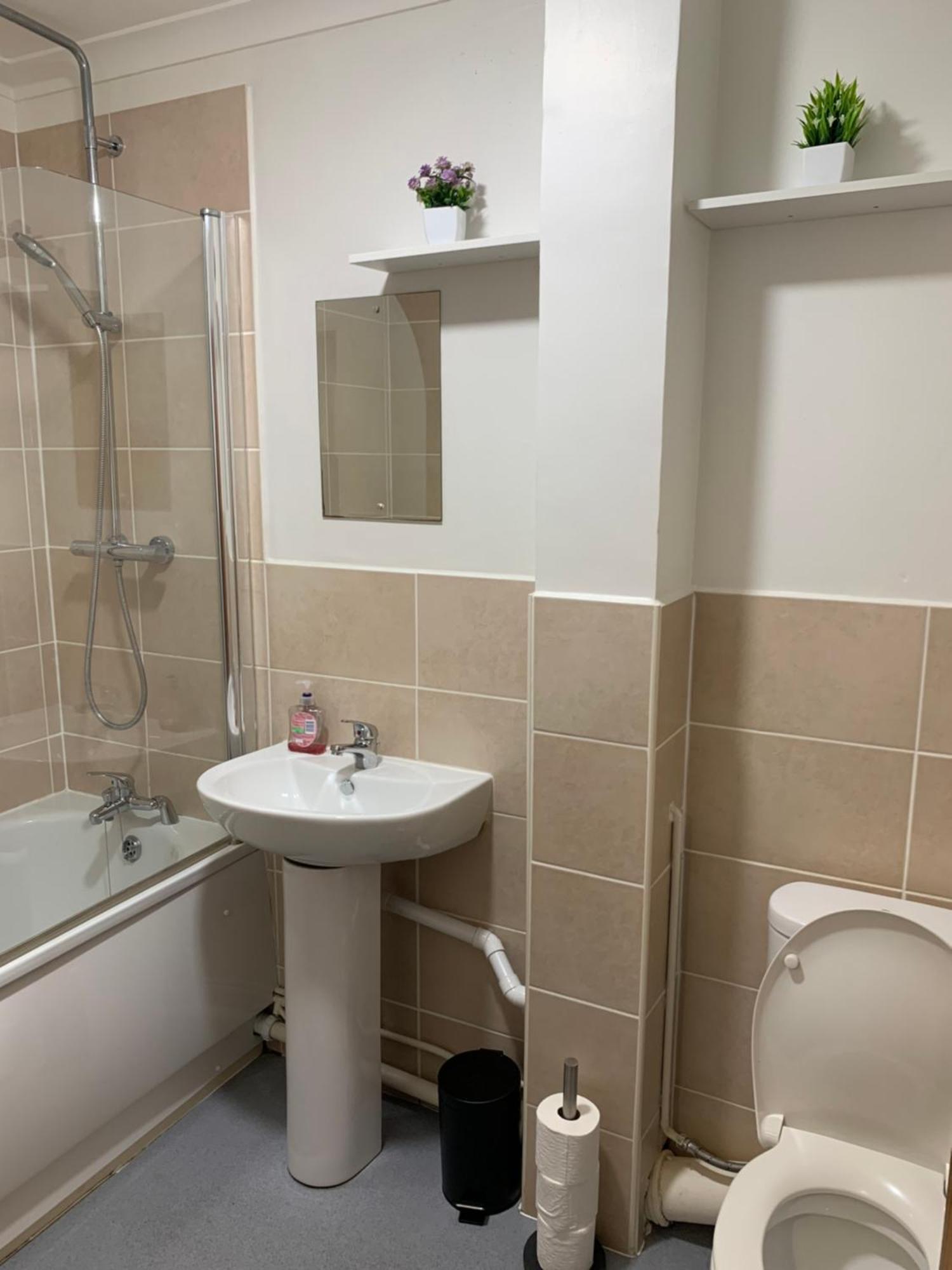 1 Bedroom Flat With Free Parking Apartment